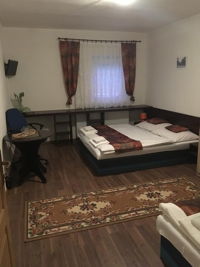 Harrys City Motel Komárno Eksteriør billede