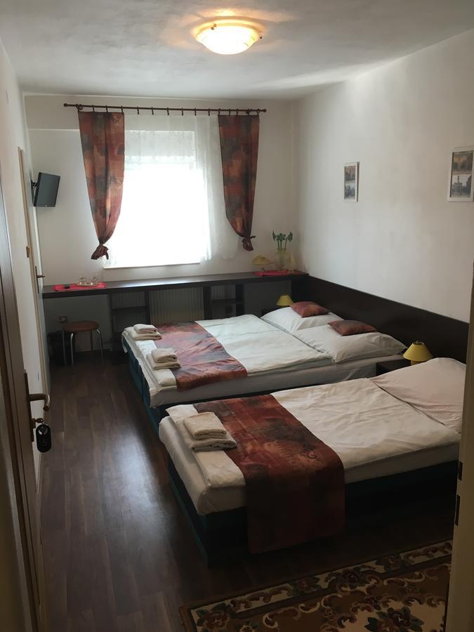 Harrys City Motel Komárno Eksteriør billede